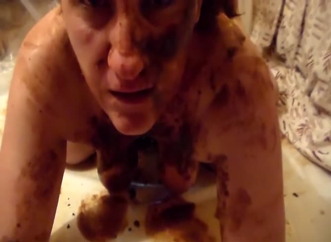 Video :Dirty scat slut eating her own poop